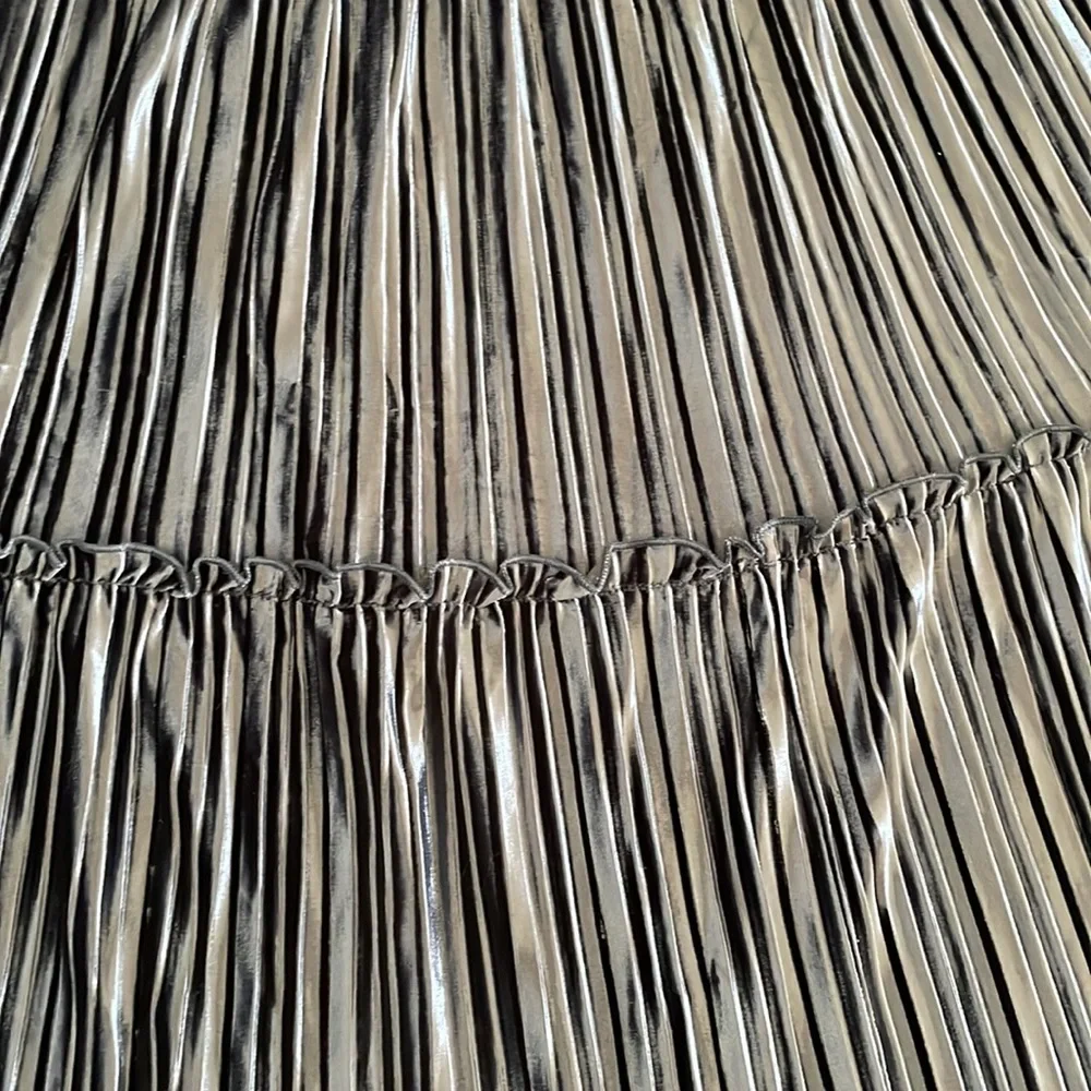 Simons velvet ruffle tiered pleat skirt - Picture 2 of 4